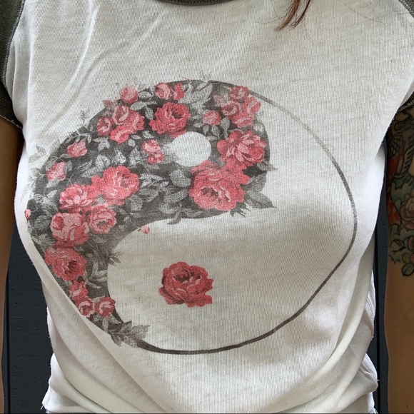SOLD!!! Aeropostale 90s yin-yang baseball tee - Picture 4 of 5